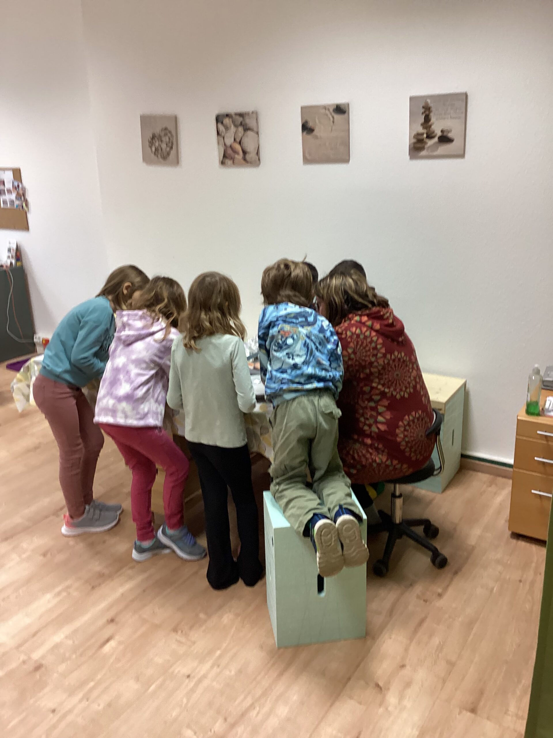 gemeinsam an Aufgaben und Lösungen arbeiten